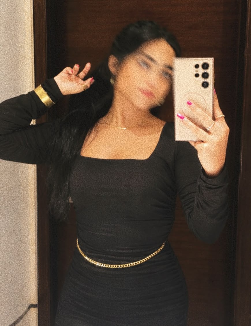 Navnisha taking a mirror selfie